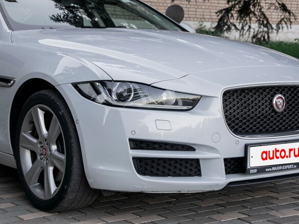 2016 Jaguar XE EcoBoost I, белый, 1800000 рублей - вид 3