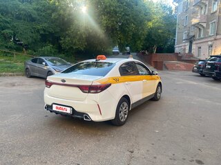 2021 Kia Rio IV Рестайлинг, белый, 795000 рублей, вид 3