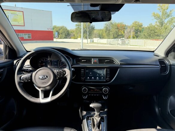 2019 Kia Rio IV, серый, 1450000 рублей - вид 6