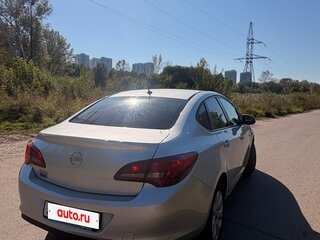 2014 Opel Astra J Рестайлинг, серебристый, 749000 рублей, вид 4