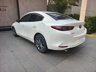 2021 Mazda 3 Axela IV (BP), белый, 1130000 рублей, вид 5