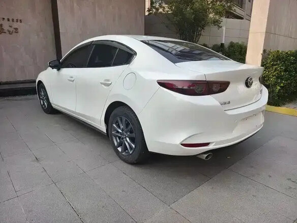 2021 Mazda 3 Axela IV (BP), белый, 1130000 рублей - вид 4