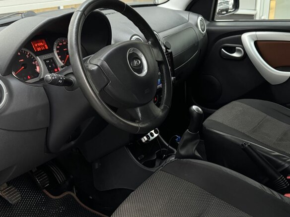 2016 Lada (ВАЗ) Largus I, серебристый, 990000 рублей - вид 9