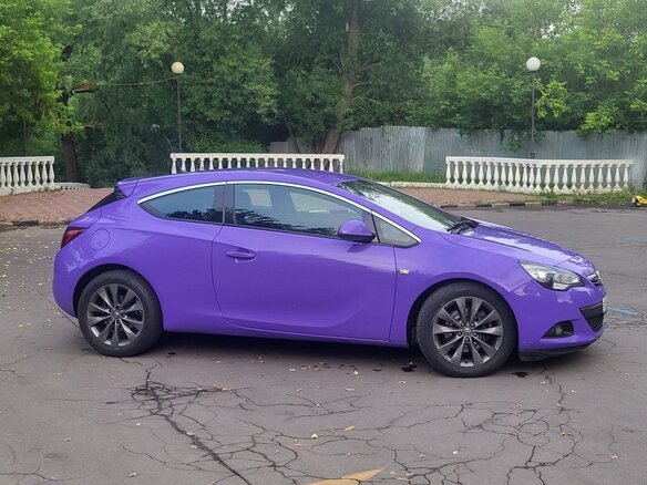 2013 Opel Astra GTC J Рестайлинг, фиолетовый, 1000000 рублей - вид 2