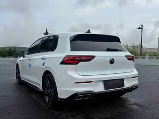 2023 Volkswagen Golf VIII, белый, 1580700 рублей, вид 4