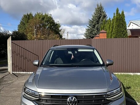 2020 Volkswagen Tiguan II Рестайлинг, серый, 2400000 рублей, вид 5