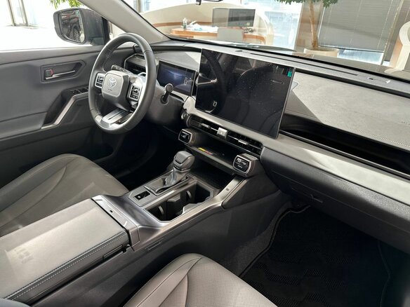 2026 Toyota RAV4 VI (XA60), чёрный, 4850000 рублей - вид 8