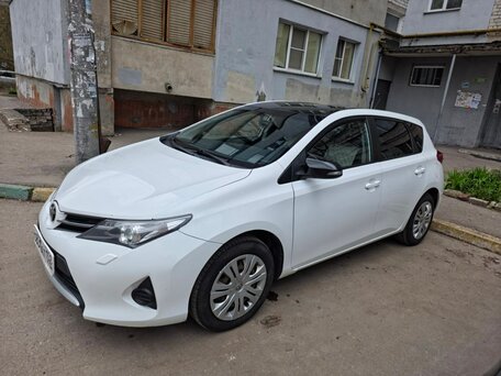 2015 Toyota Auris II, белый, 1300000 рублей, вид 2