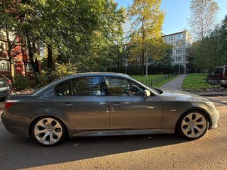 2004 BMW 5 серии 545i V (E60/E61), серый, 1500000 рублей, вид 4