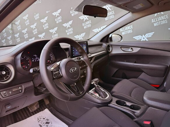 2021 Kia Cerato IV Рестайлинг, белый, 1565000 рублей - вид 9