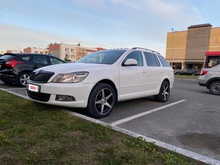 2012 Skoda Octavia II (A5) Рестайлинг, белый, 950000 рублей, вид 2