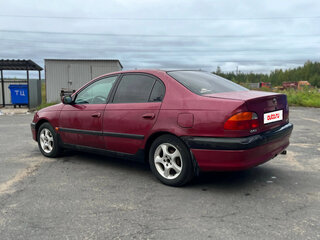 1998 Toyota Avensis I, красный, 200000 рублей, вид 5