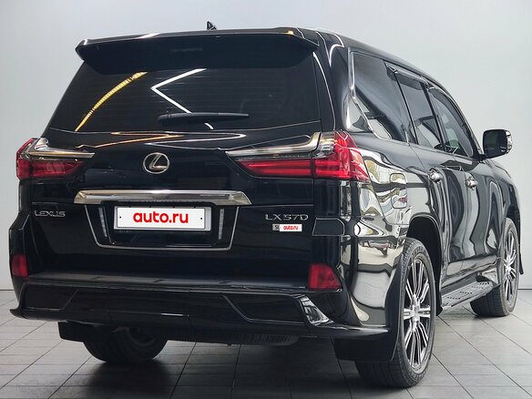 2017 Lexus LX 570 III Рестайлинг 2, чёрный, 8300000 рублей - вид 5