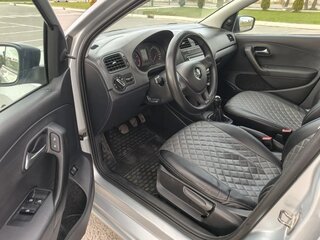 2015 Volkswagen Polo V Рестайлинг, серебристый, 690000 рублей, вид 4