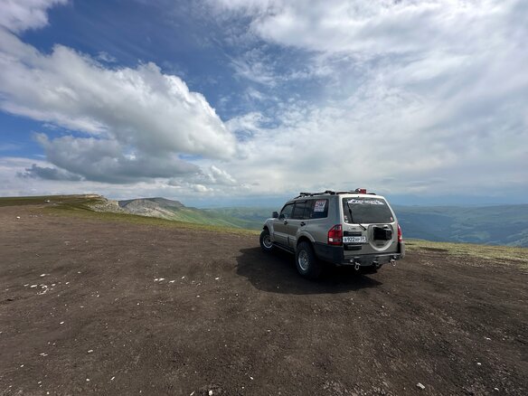 2002 Mitsubishi Montero III, бежевый, 1999999 рублей - вид 8