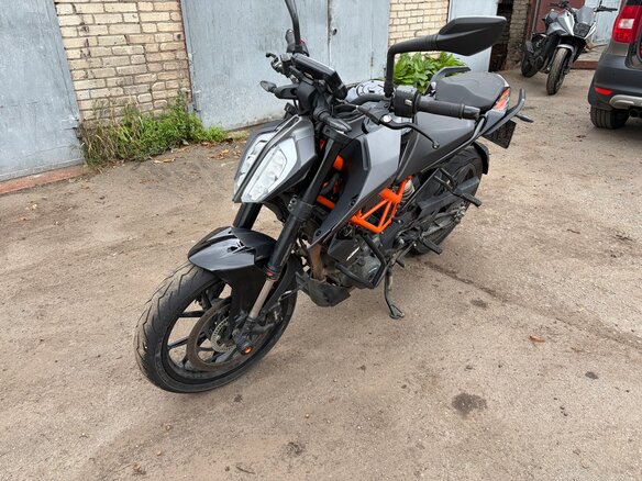 2023 KTM 390 Duke, чёрный - вид 2