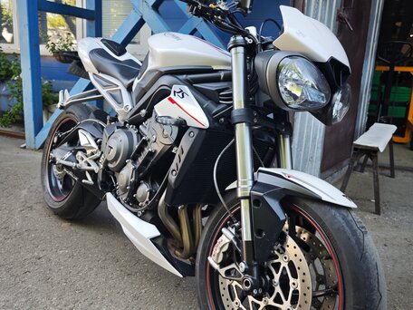 2019 Triumph Street Triple, белый, 783000 рублей, вид 3
