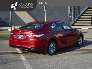 2021 Toyota Camry VIII (XV70) Рестайлинг, красный, 2198000 рублей, вид 2