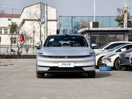 2026 Changan Qiyuan A06 51.48 kWh, серебристый, 2582900 рублей, вид 1