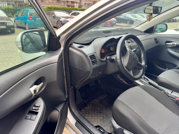 2011 Toyota Corolla X (E140, E150) Рестайлинг, серебристый - вид 25