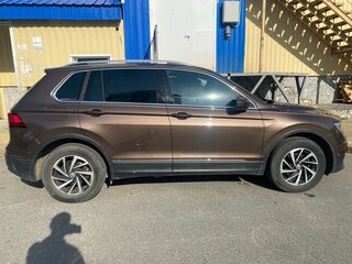 2018 Volkswagen Tiguan II, коричневый, 2500000 рублей, вид 4