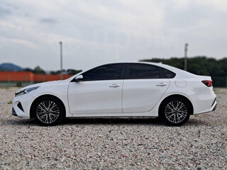 2022 Kia K3 II Рестайлинг, белый, 1800000 рублей, вид 4