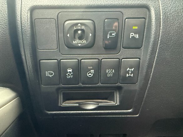 2012 Toyota Land Cruiser 200 Series Рестайлинг 1, белый, 3599000 рублей - вид 6