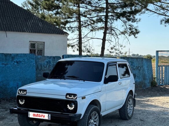 2010 Lada (ВАЗ) 2121 (4x4) I Рестайлинг, белый, 510000 рублей