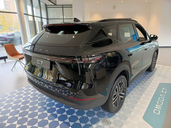 2026 Omoda C7, чёрный, 3099000 рублей - вид 2