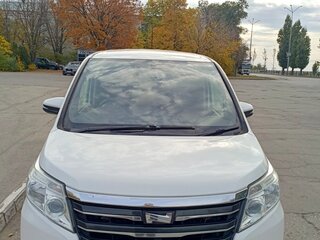 2016 Toyota Noah III (R80), белый, 1800000 рублей, вид 1