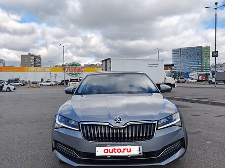 2025 Skoda Superb III Рестайлинг, серый, 3050000 рублей, вид 2