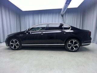 2023 Volkswagen Magotan B8 Рестайлинг, чёрный, 1430000 рублей, вид 4