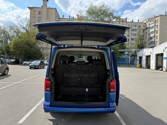 2020 Volkswagen Multivan T6 Рестайлинг, синий, 5500000 рублей - вид 17