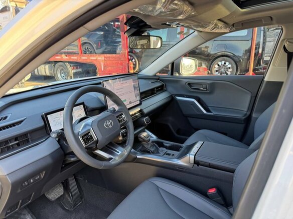 2026 Toyota RAV4 VI (XA60), белый, 4286800 рублей - вид 15