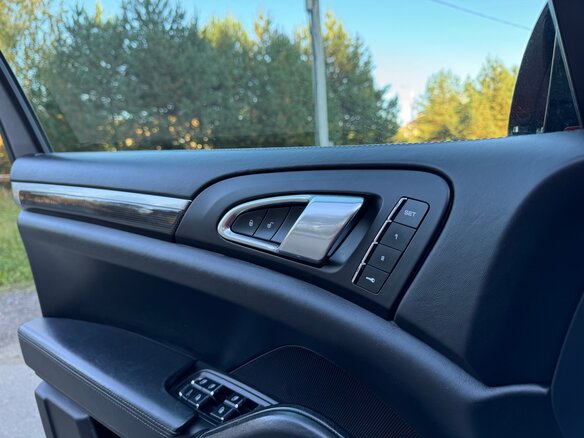 2016 Porsche Cayenne Diesel II Рестайлинг (958), красный, 4350000 рублей - вид 17