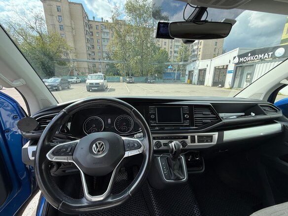 2020 Volkswagen Multivan T6 Рестайлинг, синий, 5500000 рублей - вид 9