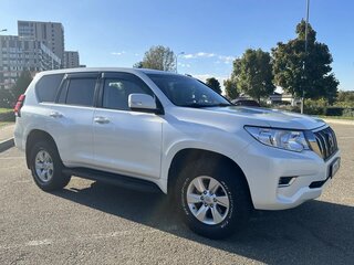 2018 Toyota Land Cruiser Prado 150 Series Рестайлинг 2, белый, 4490000 рублей, вид 4