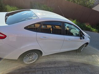 2015 Ford Fiesta Mk6 Рестайлинг, белый, 830000 рублей, вид 2