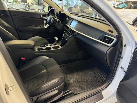 2018 Kia Optima IV Рестайлинг, белый, 1815000 рублей - вид 8