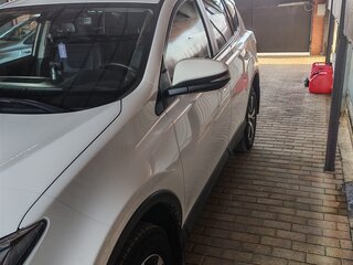 2017 Toyota RAV4 IV (XA40) Рестайлинг, белый, 2600000 рублей, вид 1