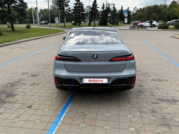 2022 BMW 7 серии 760i xDrive VII (G70), серый, 14999999 рублей - вид 4