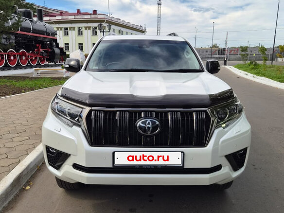 2022 Toyota Land Cruiser Prado 150 Series Рестайлинг 3, белый, 6350000 рублей - вид 1