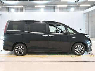 2017 Toyota Esquire I Рестайлинг, чёрный, 1560000 рублей, вид 3