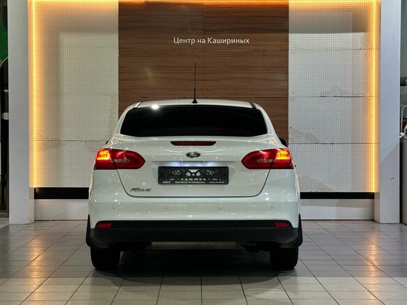 2015 Ford Focus III Рестайлинг, белый, 959900 рублей - вид 4