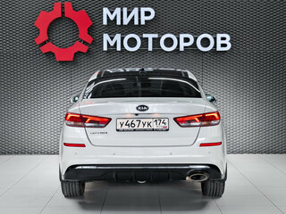 2019 Kia Optima IV Рестайлинг, белый, 1980000 рублей, вид 5