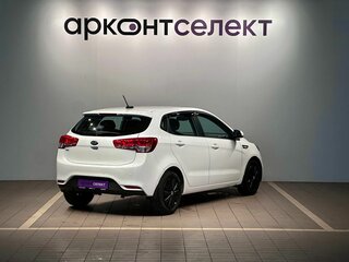 2017 Kia Rio III Рестайлинг, белый, 1040000 рублей, вид 2