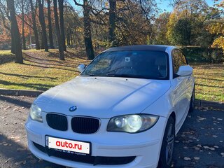 2010 BMW 1 серии 120i I (E81/E82/E87/E88) Рестайлинг, белый, 900000 рублей, вид 2