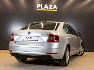 2017 Skoda Octavia III (A7) Рестайлинг, серебристый, 1499000 рублей, вид 4