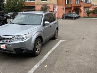 2011 Subaru Forester III Рестайлинг, серебристый, 999999 рублей, вид 1