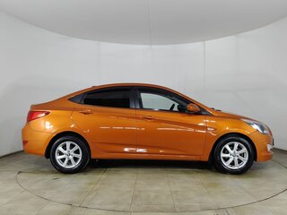 2016 Hyundai Solaris I Рестайлинг, жёлтый, 910000 рублей, вид 4